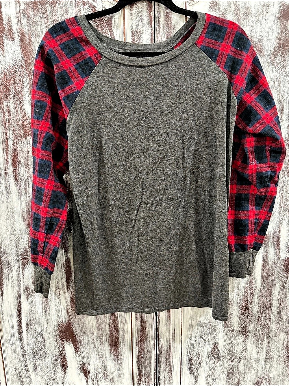 magic fit Gray & Red Plaid Raglan Long Sleeve